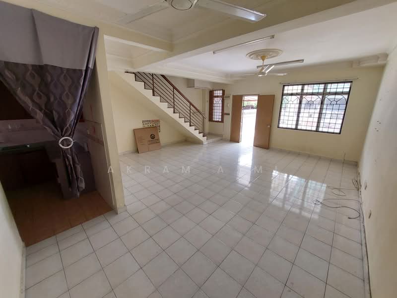 2-storey Terraced House for Sale in Bandar Tasik Kesuma (Beranang) - Akram Azmi - Living Room - PropertyGuru.com.my