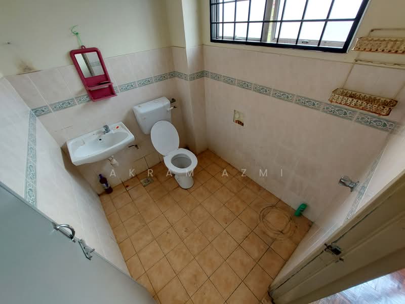 2-storey Terraced House for Sale in Bandar Tasik Kesuma (Beranang) - Akram Azmi - Bathroom - PropertyGuru.com.my
