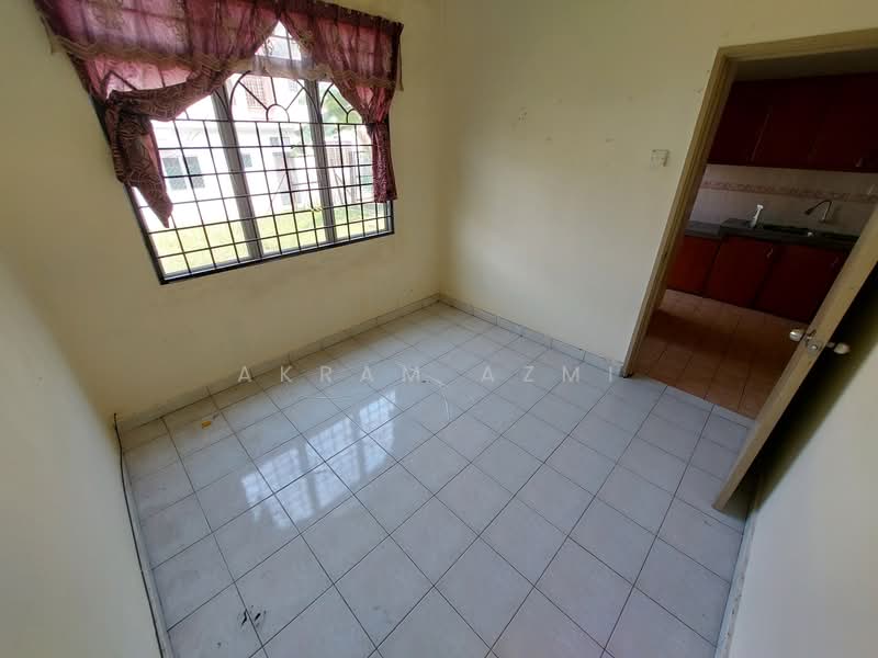 2-storey Terraced House for Sale in Bandar Tasik Kesuma (Beranang) - Akram Azmi - Kitchen - PropertyGuru.com.my