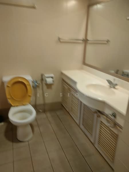 Kondominium untuk Disewa di Menara Bukit Ceylon - LC Seow - Bathroom - PropertyGuru.com.my