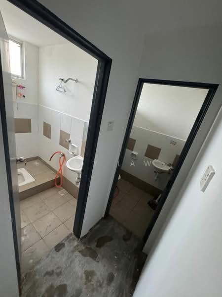 Shop for Rent in Lukut (Negeri Sembilan) - Roy Law - Bathroom - PropertyGuru.com.my