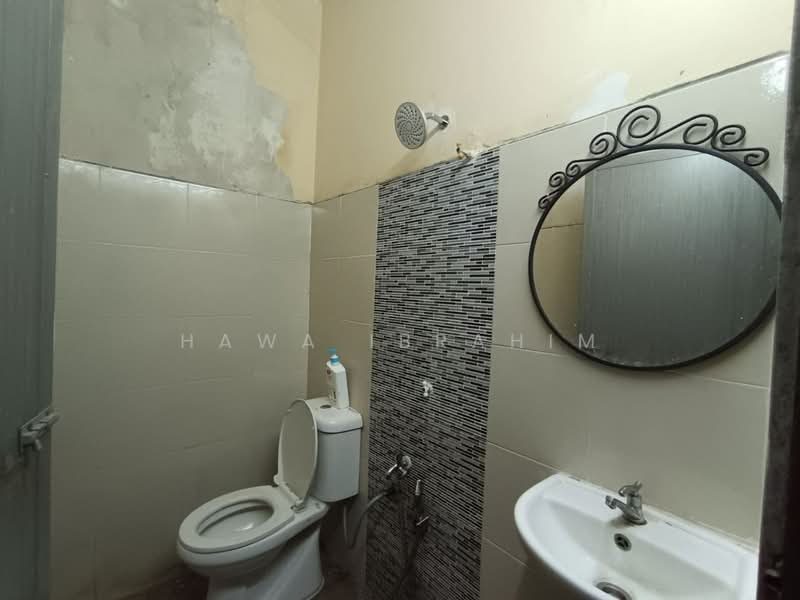 1-storey Terraced House for Sale in Kajang (Selangor) - Hawa Ibrahim - Bathroom - PropertyGuru.com.my
