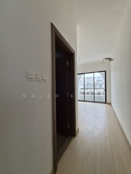 2-storey Terraced House for Sale in Setia Safiro (Cyberjaya) - Najah Kadir - Corridor - PropertyGuru.com.my