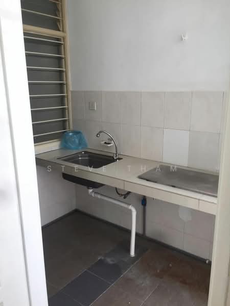 Semi-Detached House for Sale in D'alpinia (Puchong) - Steve Tham - Kitchen - PropertyGuru.com.my