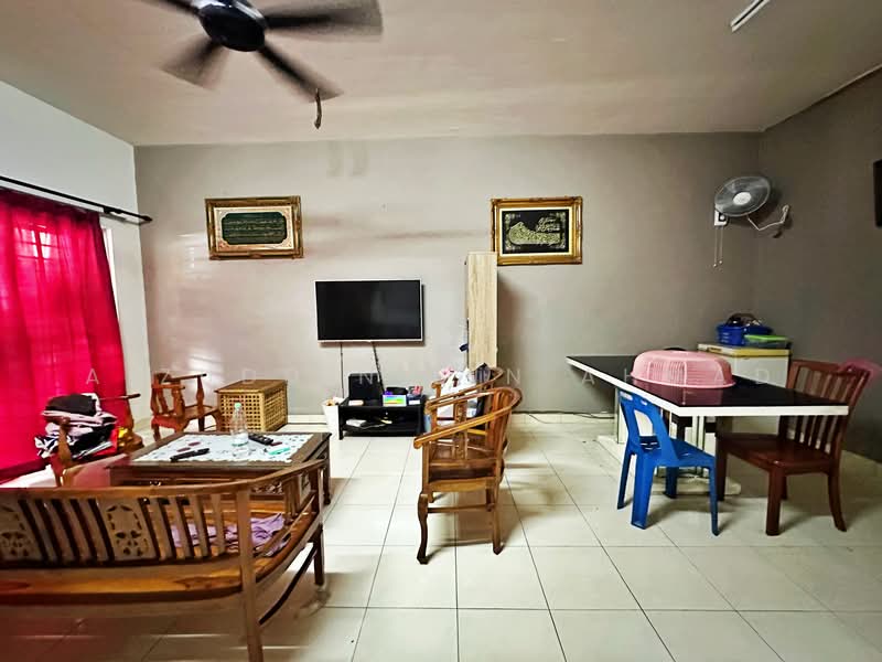 2-storey Terraced House for Sale in Bandar Seri Putra (Bangi) - Aizuddin bin Ahmad - Living Room - PropertyGuru.com.my