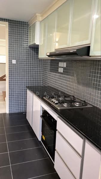 Kondominium untuk Dijual di 2-Twelve - Dave Sidhu - Kitchen - PropertyGuru.com.my