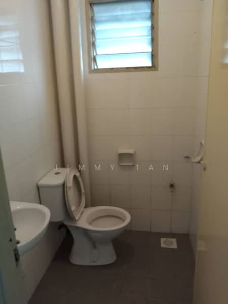 Pangsapuri untuk Dijual di Pangsapuri Akasia (Bandar Botanic) - Jimmy Tan - Bathroom - PropertyGuru.com.my