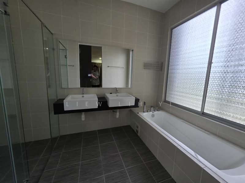 Rumah Berkembar untuk Dijual di Iskandar Puteri (Nusajaya) (Johor) - Liew Lih Yi - Bathroom - PropertyGuru.com.my