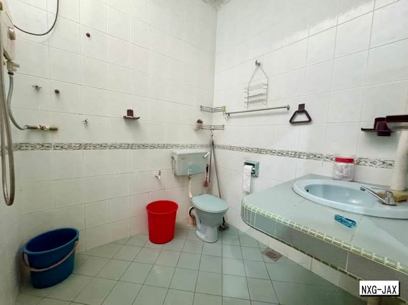 Rumah Teres 2 Tingkat untuk Dijual di Taman Berkeley (Klang) - Daniel Kok - Bathroom - PropertyGuru.com.my