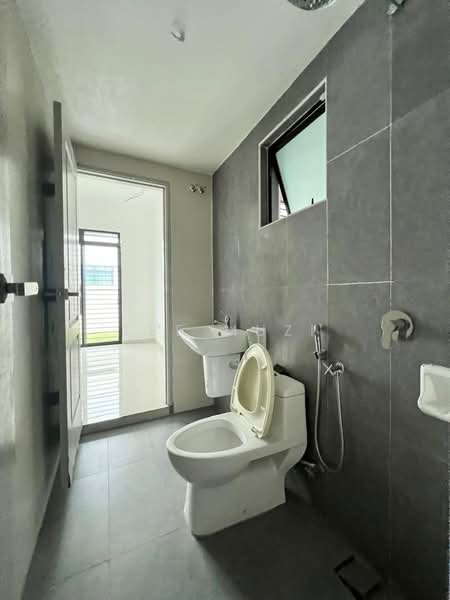 Semi-Detached House for Sale in Chemor (Perak) - Lee Muzi - Bathroom - PropertyGuru.com.my