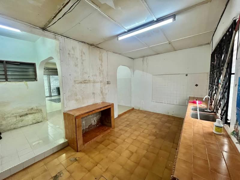 2-storey Terraced House for Sale in Ampang Jaya (Ampang) - Cik Maya Abdul - Kitchen - PropertyGuru.com.my