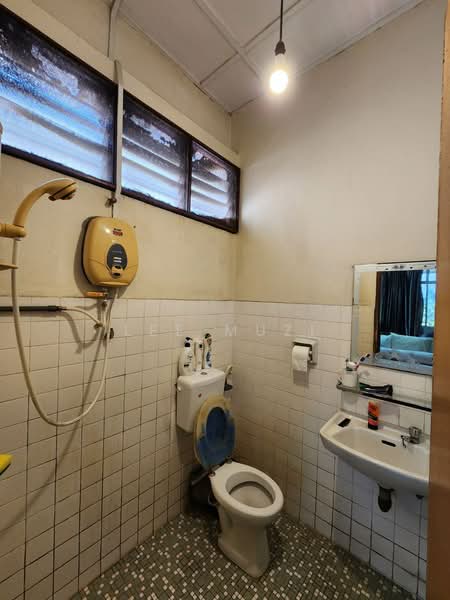 Rumah Berkembar untuk Dijual di Gunung Rapat (Ipoh) - Lee Muzi - Bathroom - PropertyGuru.com.my
