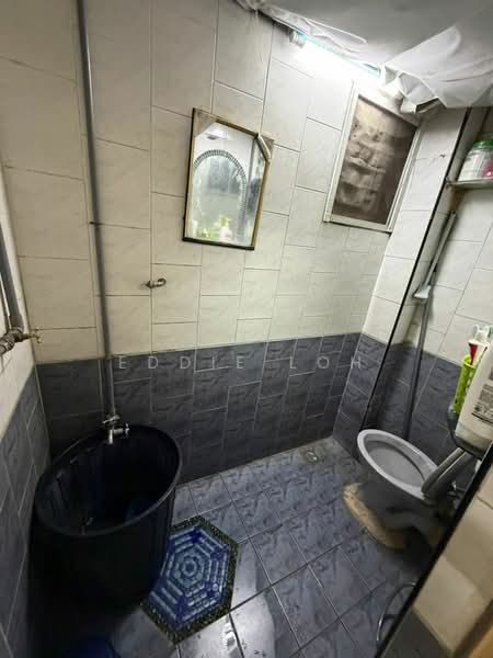 Flat for Sale at Pandan Mewah - Eddie Loh - Bathroom - PropertyGuru.com.my
