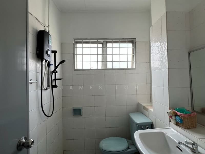 Rumah Teres 2 Tingkat untuk Disewa di Usj 11 (Subang Jaya) - James Loh - Bathroom - PropertyGuru.com.my