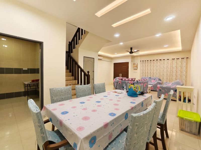 Rumah Teres 2 Tingkat untuk Dijual di Kota Samarahan (Sarawak) - Bong Xian - Dining Room - PropertyGuru.com.my