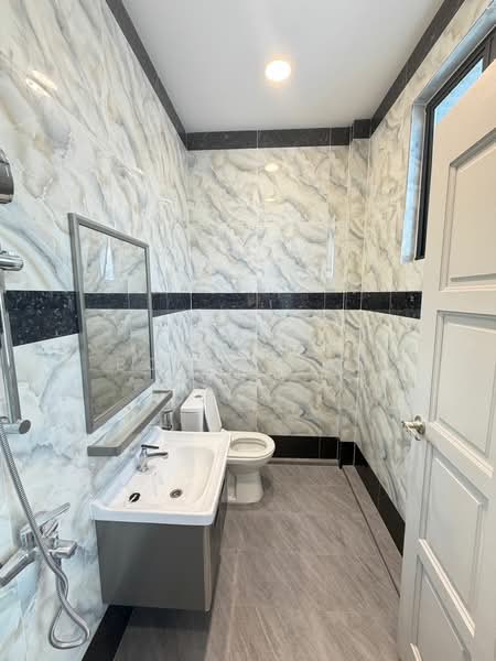 Rumah Teres 2 Tingkat untuk Dijual di Kuching (Sarawak) - Bong Xian - Bathroom - PropertyGuru.com.my