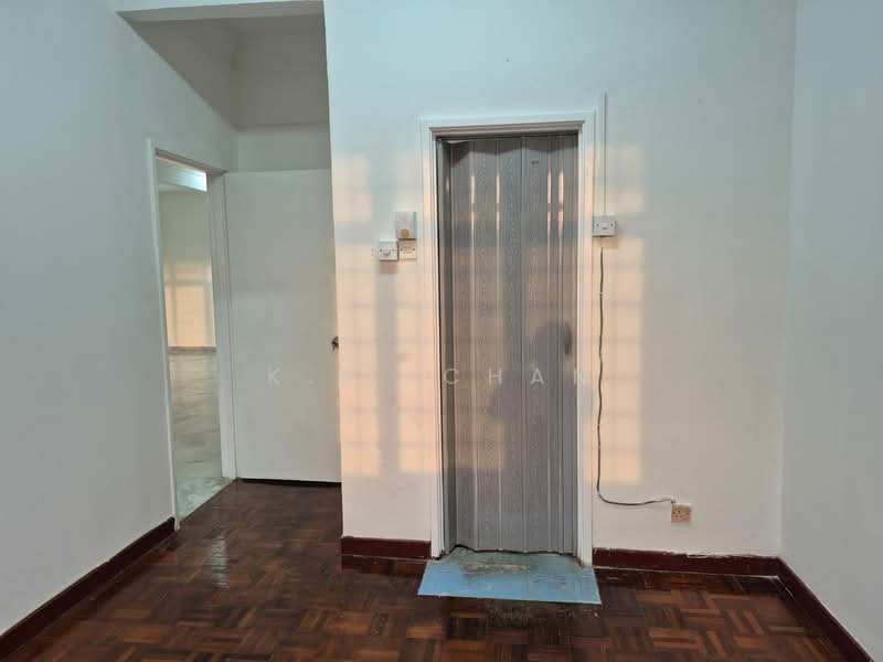 Pangsapuri untuk Dijual di Subang Perdana Goodyear Court 7 - K.B. Chan - Interior - PropertyGuru.com.my