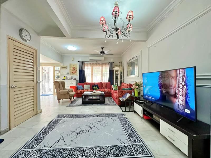 2-storey Terraced House for Sale in Bandar Sri Damansara (Selangor) - Effendy Shohaili - Living Room - PropertyGuru.com.my