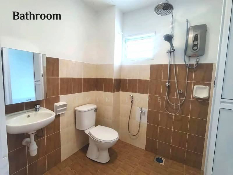 Rumah Teres 2.5 Tingkat untuk Dijual di Taman Puncak Saujana (Kajang) - Kevin Loke - Bathroom - PropertyGuru.com.my