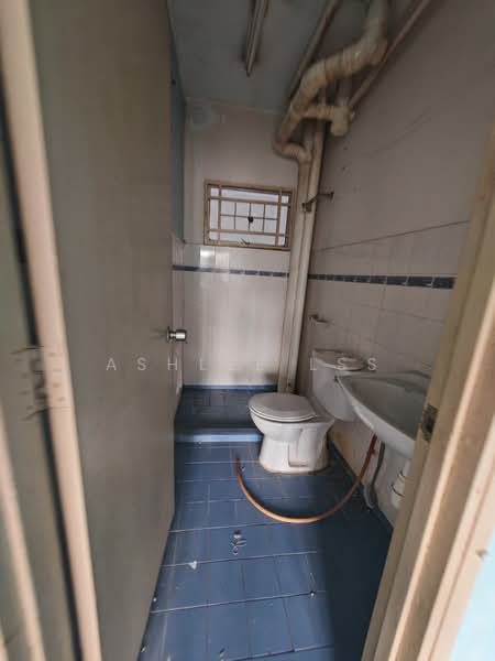 Pangsapuri untuk Dijual di Kenanga Apartments - Ashlee LSS - Bathroom - PropertyGuru.com.my