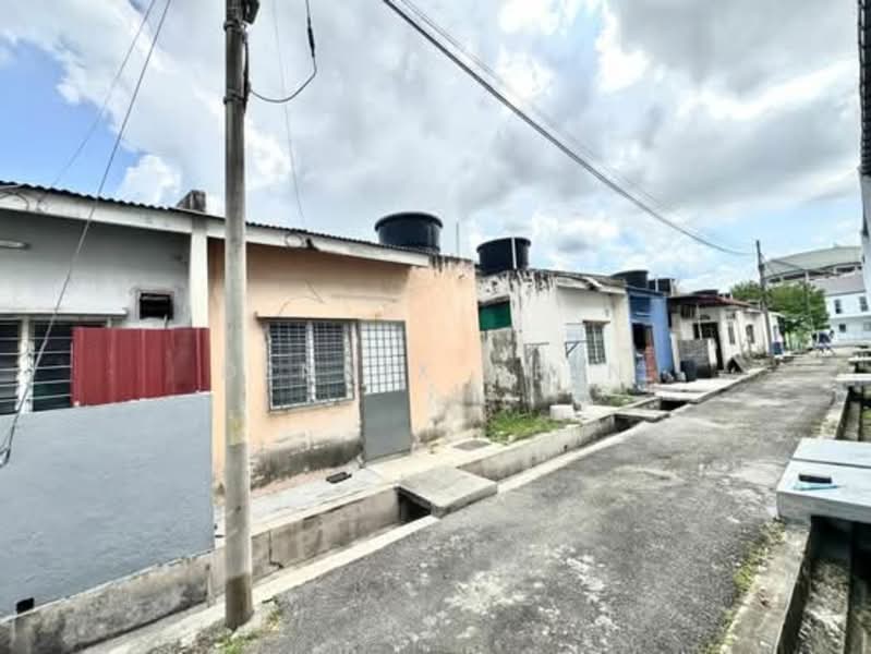 Rumah Teres 1 Tingkat untuk Dijual di Bandar Mahkota Banting (Tanjong Duabelas) - Dennix Chin - Exterior - PropertyGuru.com.my
