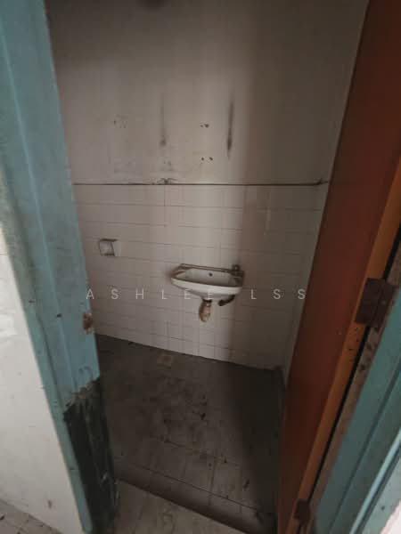 Apartment for Sale at Dahlia Apartment - Ashlee LSS - Bathroom - PropertyGuru.com.my