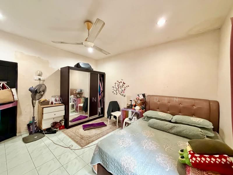 1-storey Terraced House for Sale in Meru (Klang) - Hanani Nordin - Bedroom - PropertyGuru.com.my