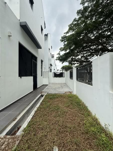 Rumah Berkembar untuk Dijual di Setia Eco Gardens (Gelang Patah) - Loh Lee Peng - PropertyGuru.com.my