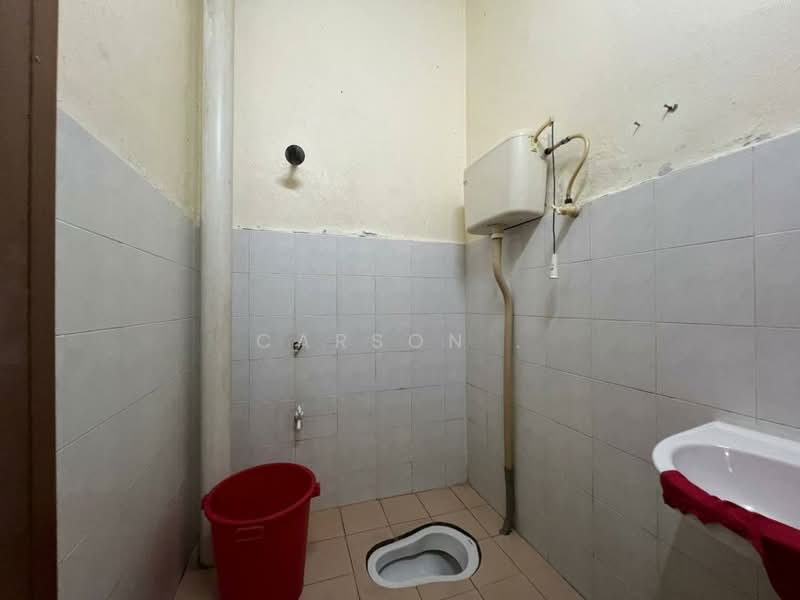 1-storey Terraced House for Sale in Taman Universiti (Skudai) - Carson . - Bathroom - PropertyGuru.com.my