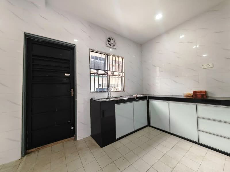 2-storey Terraced House for Sale in Skudai (Johor) - Jeff Ooi - Kitchen - PropertyGuru.com.my