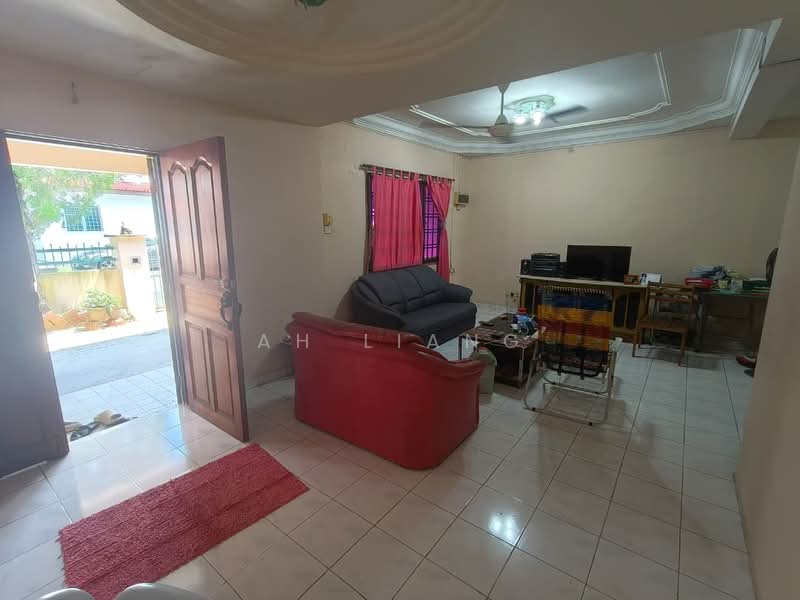 Rumah Teres 2 Tingkat untuk Dijual di Taman Putri Kulai (Kulai) - Ah Liang - Living Room - PropertyGuru.com.my