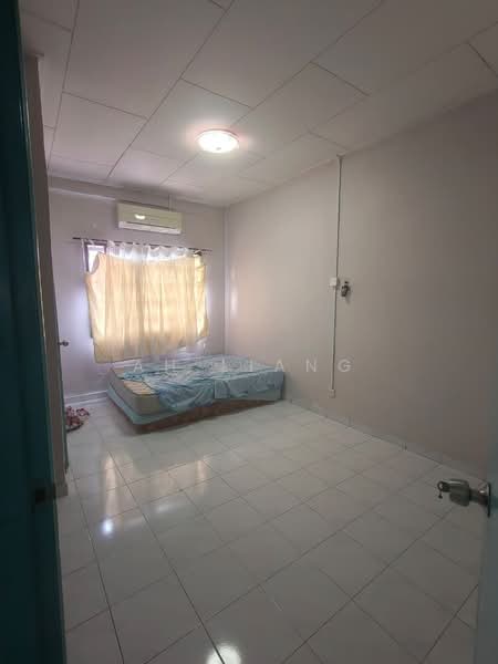 Rumah Teres 2 Tingkat untuk Dijual di Taman Putri Kulai (Kulai) - Ah Liang - Bedroom - PropertyGuru.com.my