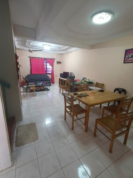 Rumah Teres 2 Tingkat untuk Dijual di Taman Putri Kulai (Kulai) - Ah Liang - Living Room - PropertyGuru.com.my