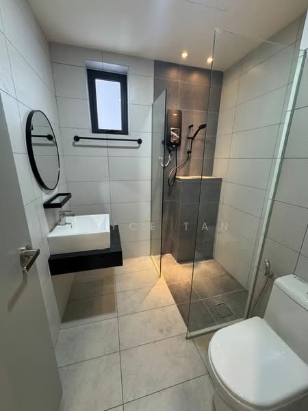 Servis Apartment untuk Disewa di The Era @ Duta North - Royce Tan - Bathroom - PropertyGuru.com.my