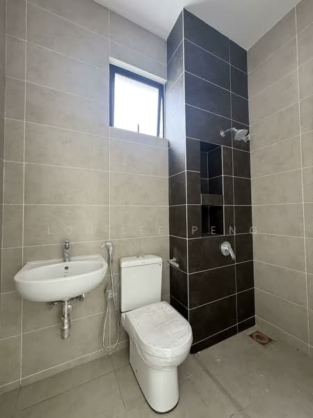 Rumah Berkembar untuk Dijual di Setia Eco Gardens (Gelang Patah) - Loh Lee Peng - Bathroom - PropertyGuru.com.my