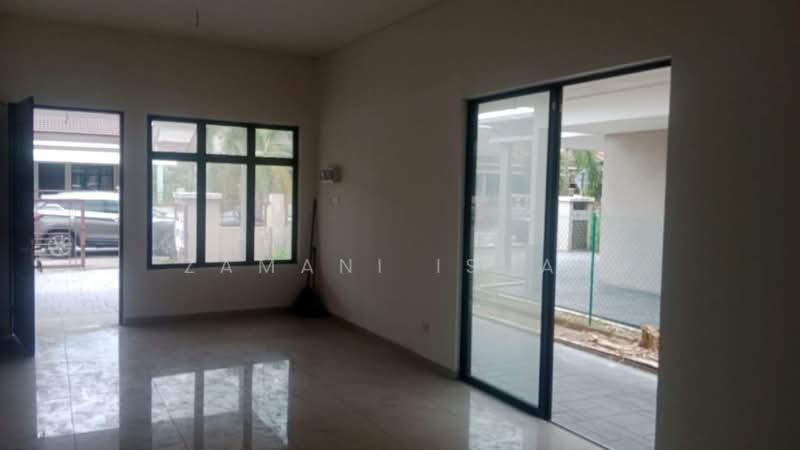 2-storey Terraced House for Sale in Bandar Mahkota Banting (Tanjong Duabelas) - Zamani Ishak - Living Room - PropertyGuru.com.my