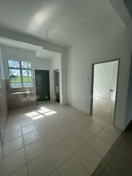 2-storey Terraced House for Sale in Bandar Mahkota Banting (Tanjong Duabelas) - Zamani Ishak - Kitchen - PropertyGuru.com.my