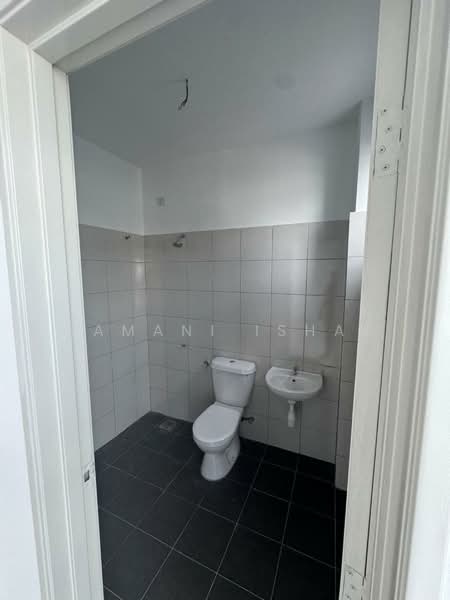 2-storey Terraced House for Sale in Bandar Mahkota Banting (Tanjong Duabelas) - Zamani Ishak - Bathroom - PropertyGuru.com.my