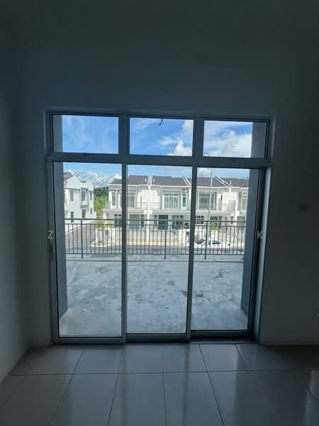 2-storey Terraced House for Sale in Bandar Mahkota Banting (Tanjong Duabelas) - Zamani Ishak - Balcony - PropertyGuru.com.my