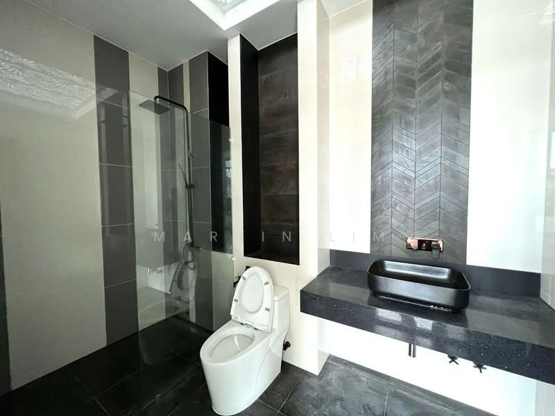 Rumah Berkembar untuk Dijual di Setia Tropika (Johor Bahru) - Marvin Lim - Bathroom - PropertyGuru.com.my