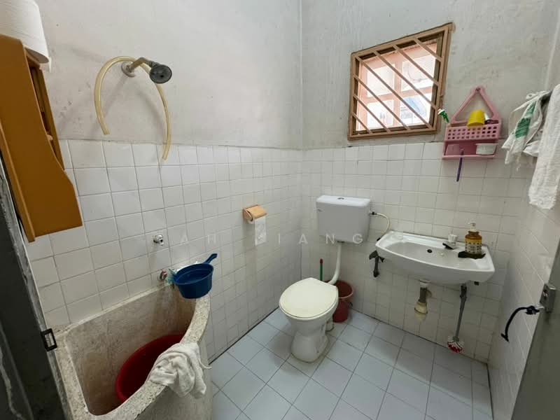 Rumah Teres 1 Tingkat untuk Dijual di Skudai (Johor) - Ah Liang - Bathroom - PropertyGuru.com.my