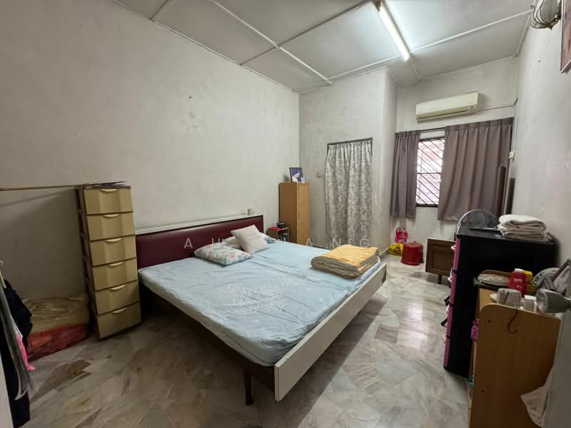 Rumah Teres 1 Tingkat untuk Dijual di Skudai (Johor) - Ah Liang - Bedroom - PropertyGuru.com.my