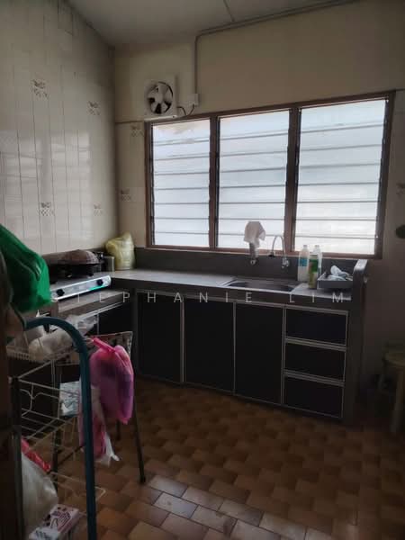 Terraced House for Rent in Jelutong (Penang) - Stephanie Lim - Kitchen - PropertyGuru.com.my