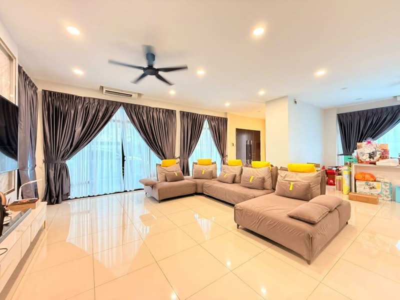 Bungalow for Sale in Taman Setia Indah (Tebrau) - Steve Tah - Living Room - PropertyGuru.com.my