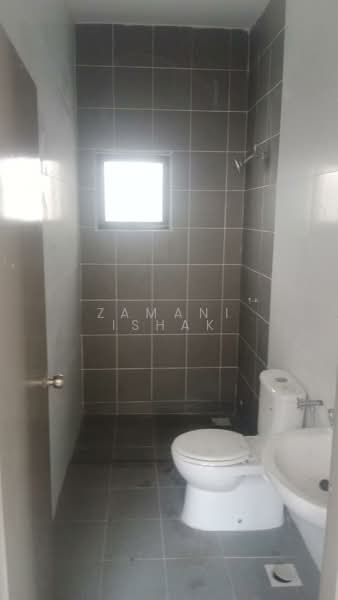 Terraced House for Sale in Bandar Mahkota Banting (Tanjong Duabelas) - Zamani Ishak - Bathroom - PropertyGuru.com.my