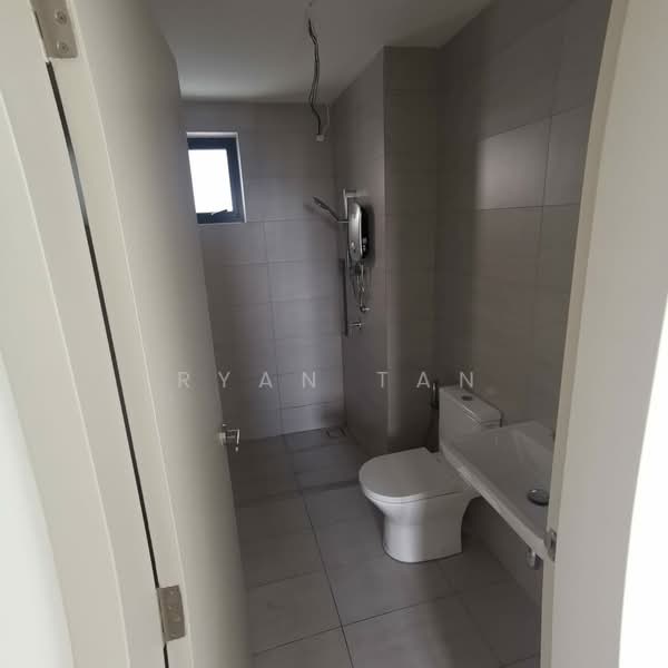 Servis Apartment untuk Dijual di Residensi Ava @ Kiara Bay - Ryan Tan - Bathroom - PropertyGuru.com.my