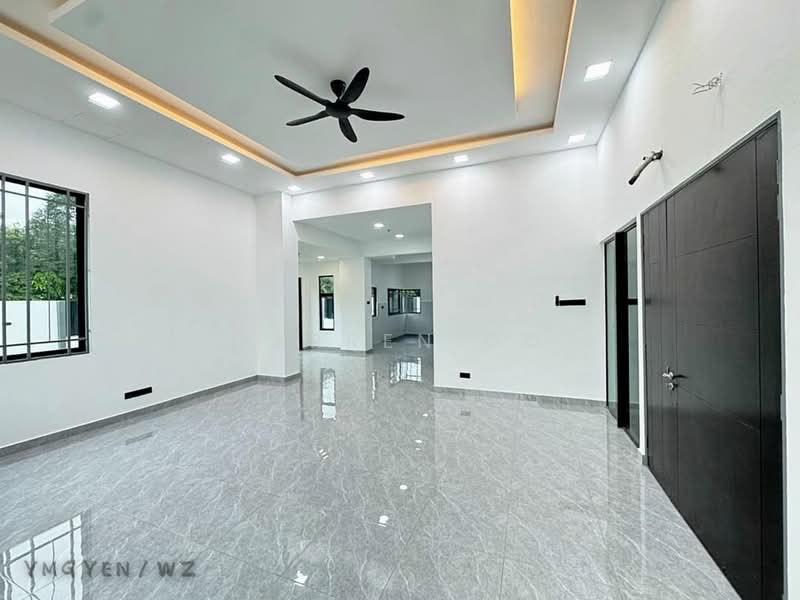 2-storey Terraced House for Sale in Bukit Raja (Selangor) - Darren Go - Living Room - PropertyGuru.com.my