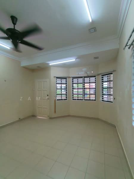 2-storey Terraced House for Sale in Shah Alam (Selangor) - Zamani Ishak - Living Room - PropertyGuru.com.my