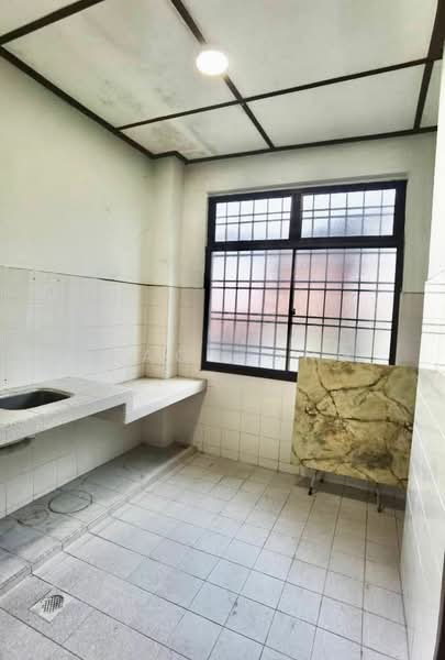 2-storey Terraced House for Sale in Taman Pelangi Indah (Ulu Tiram) - Tracy Ong - Kitchen - PropertyGuru.com.my