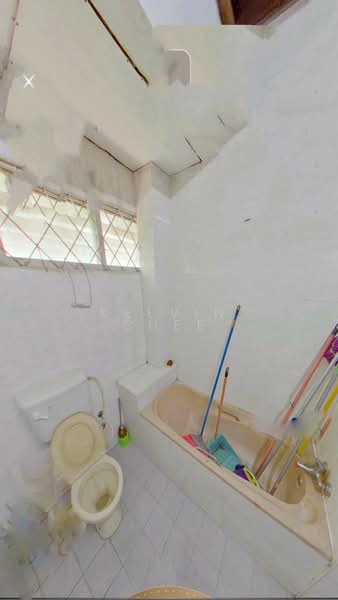Rumah Berkembar untuk Dijual di Taman Pelangi (Johor Bahru) - Kelvin Chee - Bathroom - PropertyGuru.com.my